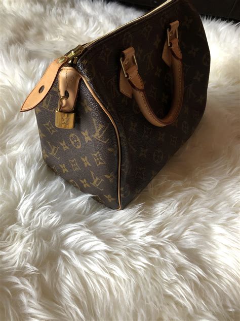 louis vuitton bag under 2000|louis vuitton lowest price bag.